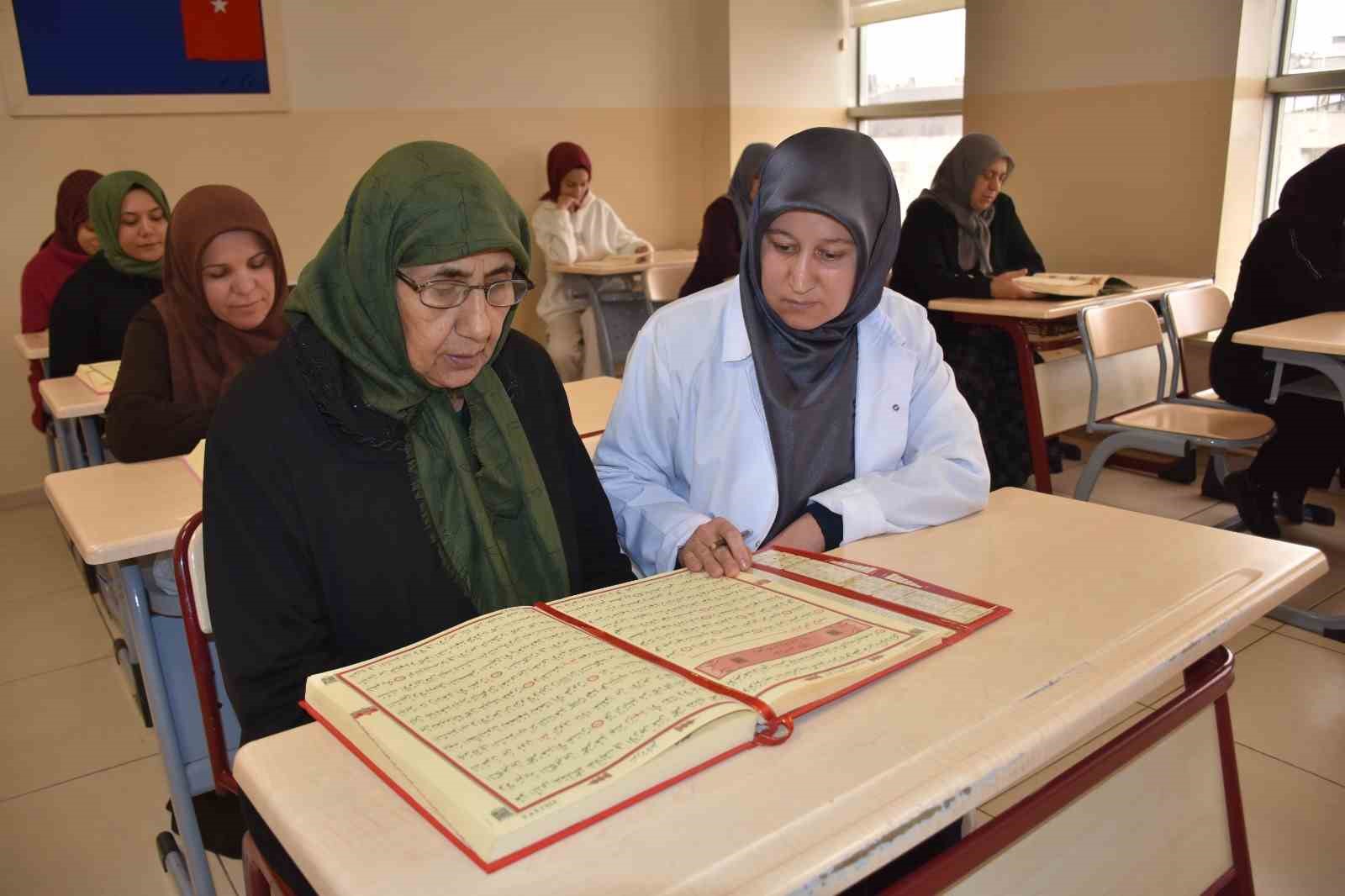 Hece hece başladı, 70’inden sonra Kur’an-ı Kerim’i öğrendi
