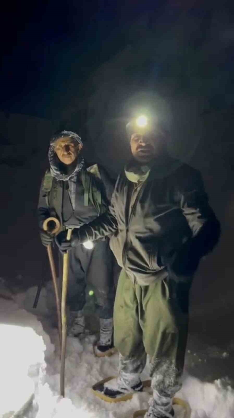 Hedik giyen köylülerin karda zorlu mücadelesi
Hedik giyen köylülerin karda zorlu mücadelesi