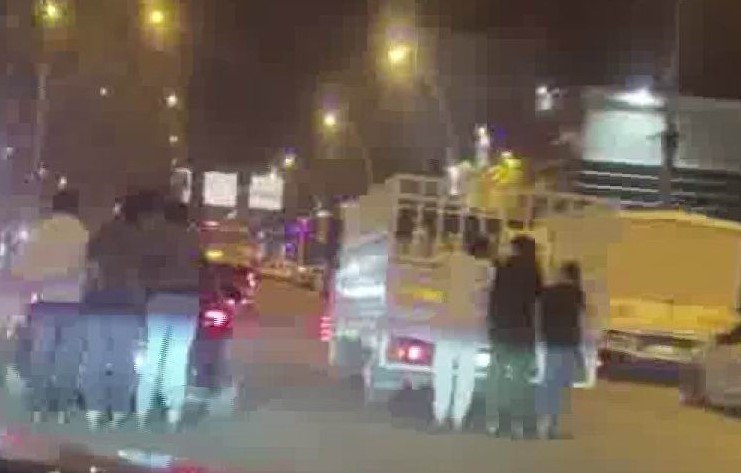 Hem canlarını hem trafiği tehlikeye attılar
