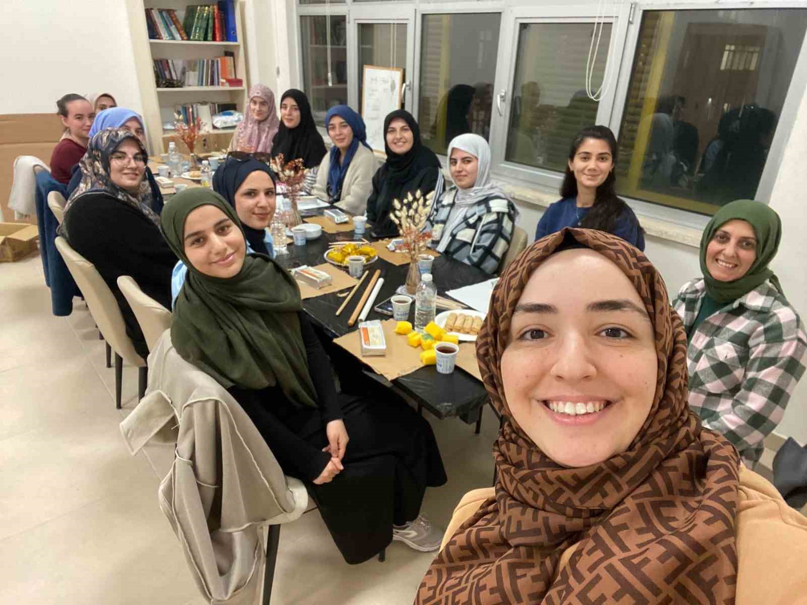 Hem konaklıyorlar hem açılan kurslarla kendilerini geliştiriyorlar
