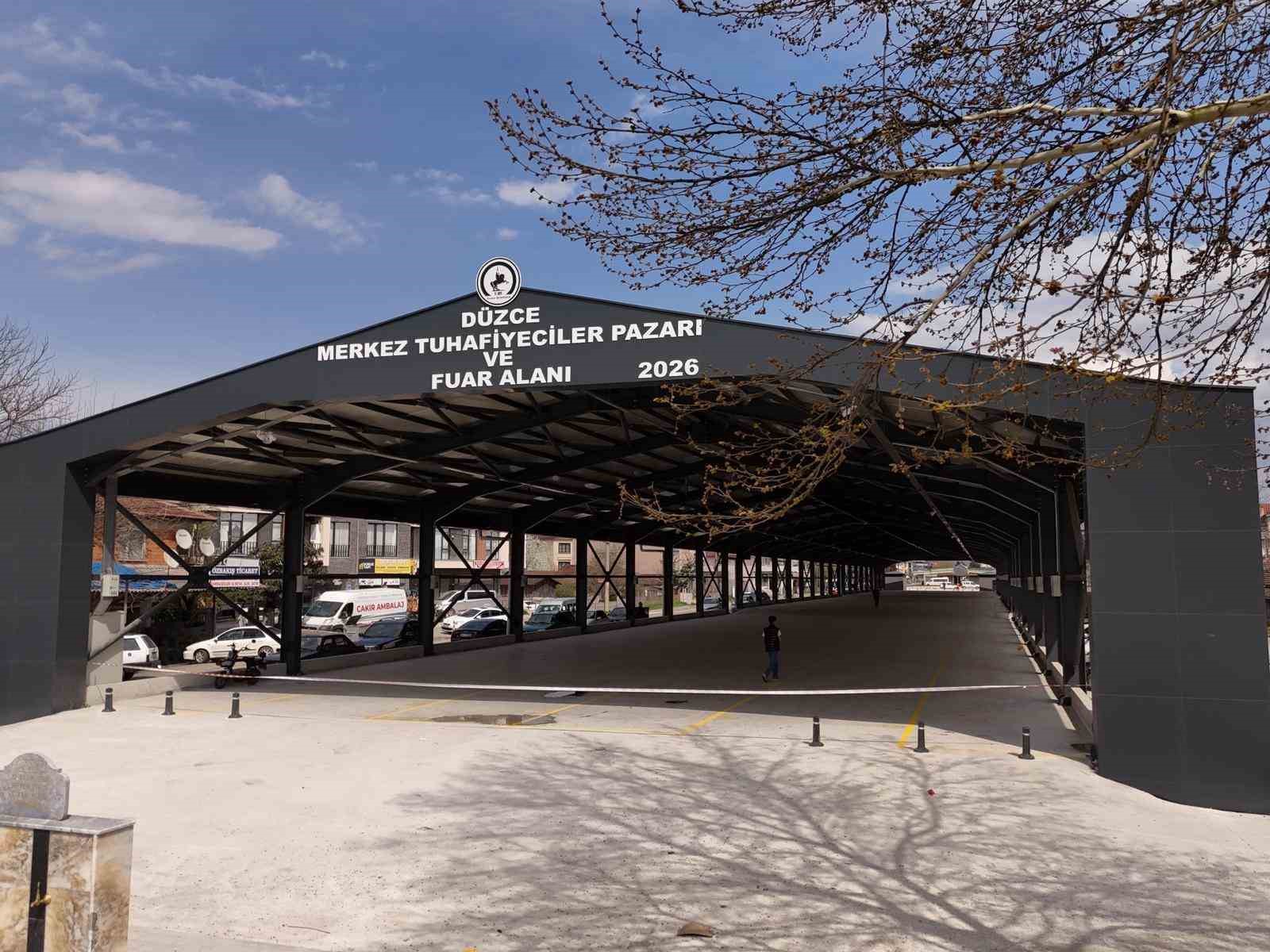 Hem pazaryeri hem fuar alanı
