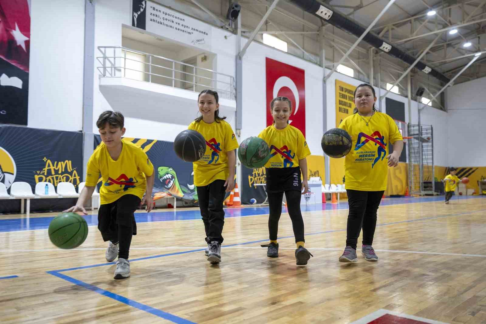 Hem spor hem kardeşlik: Dördüzler basketbolda buluştu
Hem spor hem kardeşlik: Dördüzler basketbolda buluştu
