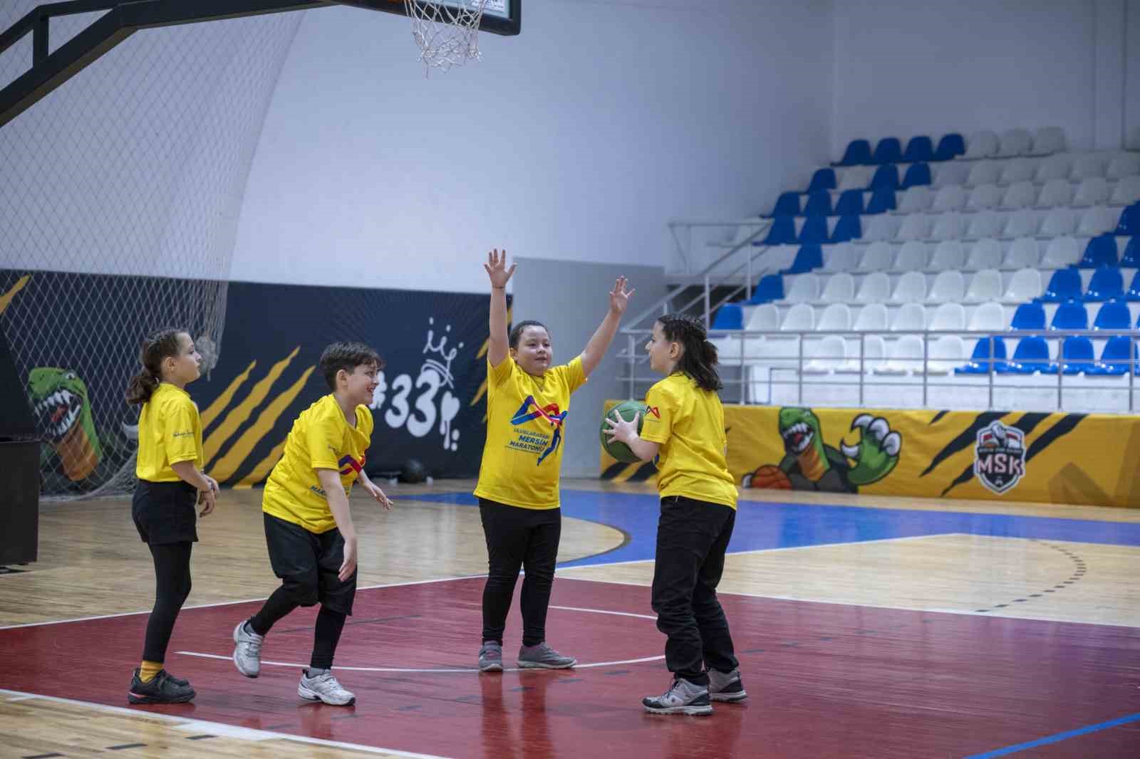 Hem spor hem kardeşlik: Dördüzler basketbolda buluştu
Hem spor hem kardeşlik: Dördüzler basketbolda buluştu