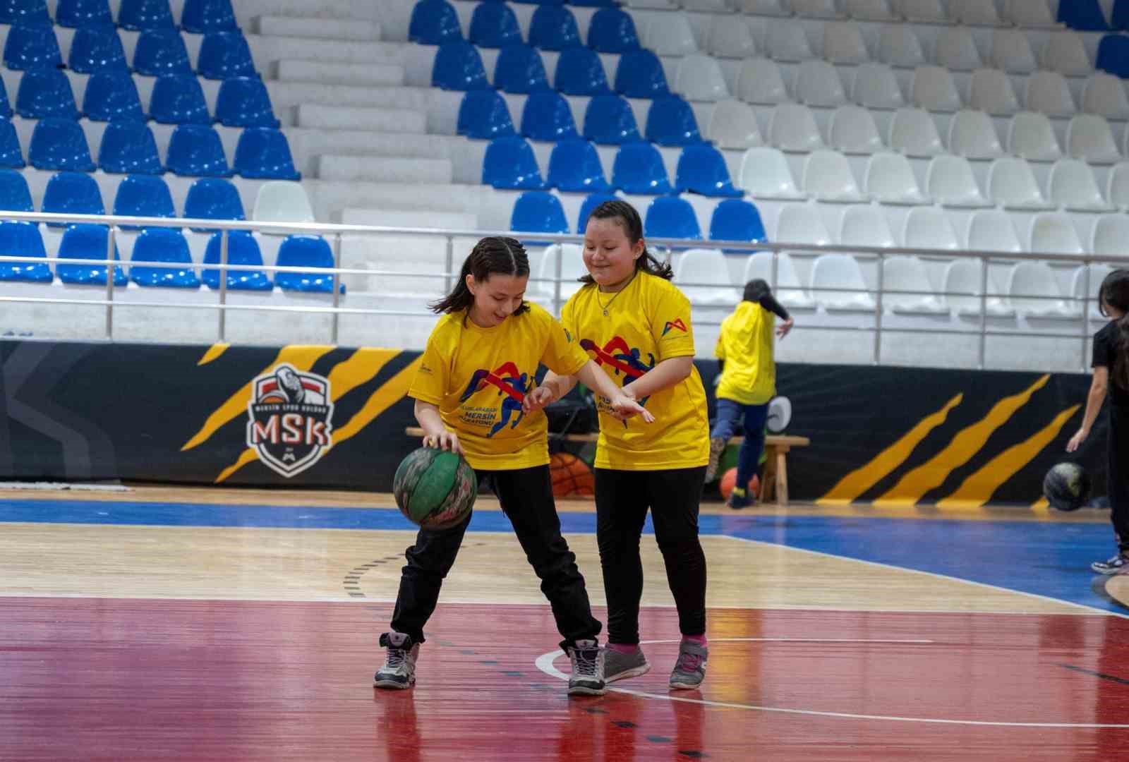 Hem spor hem kardeşlik: Dördüzler basketbolda buluştu
Hem spor hem kardeşlik: Dördüzler basketbolda buluştu