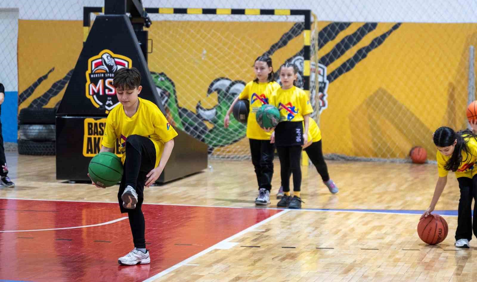 Hem spor hem kardeşlik: Dördüzler basketbolda buluştu
Hem spor hem kardeşlik: Dördüzler basketbolda buluştu