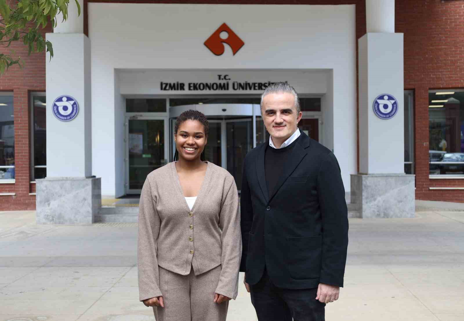 Hem suda hem sınıfta zirvede
