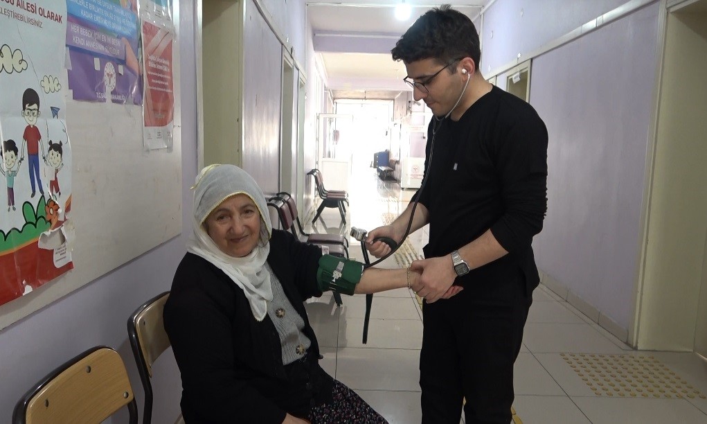 Hemşirelikten bağışçılığa: Bu kez kendi hücreleriyle hayat kurtardı
Hemşirelikten bağışçılığa: Bu kez kendi hücreleriyle hayat kurtardı