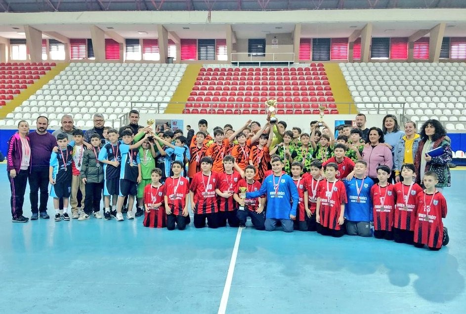 ’Hentbol Küçük Erkekler İl Birinciliği’ sona erdi
