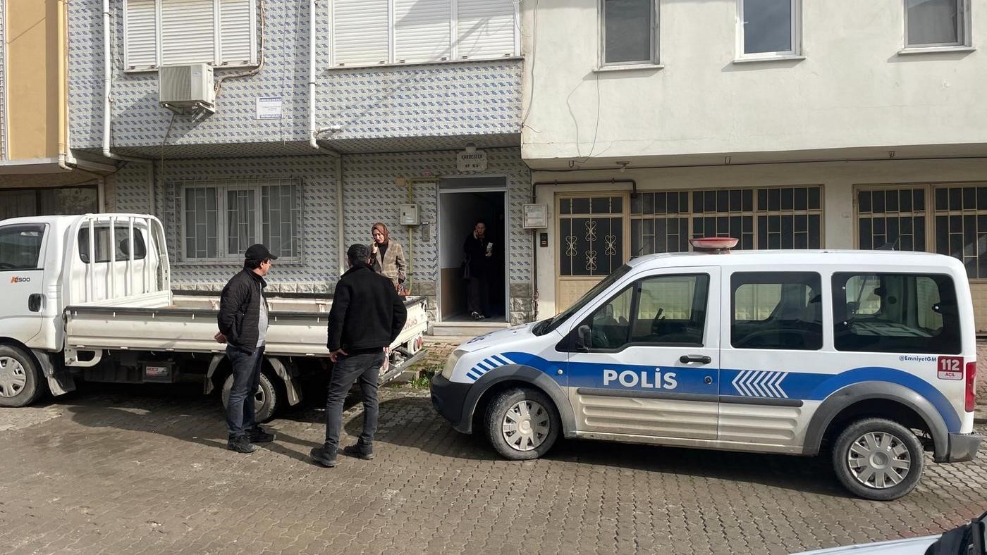 Her gün eşinin mezarına giden yaşlı adam evinde ölü bulundu
