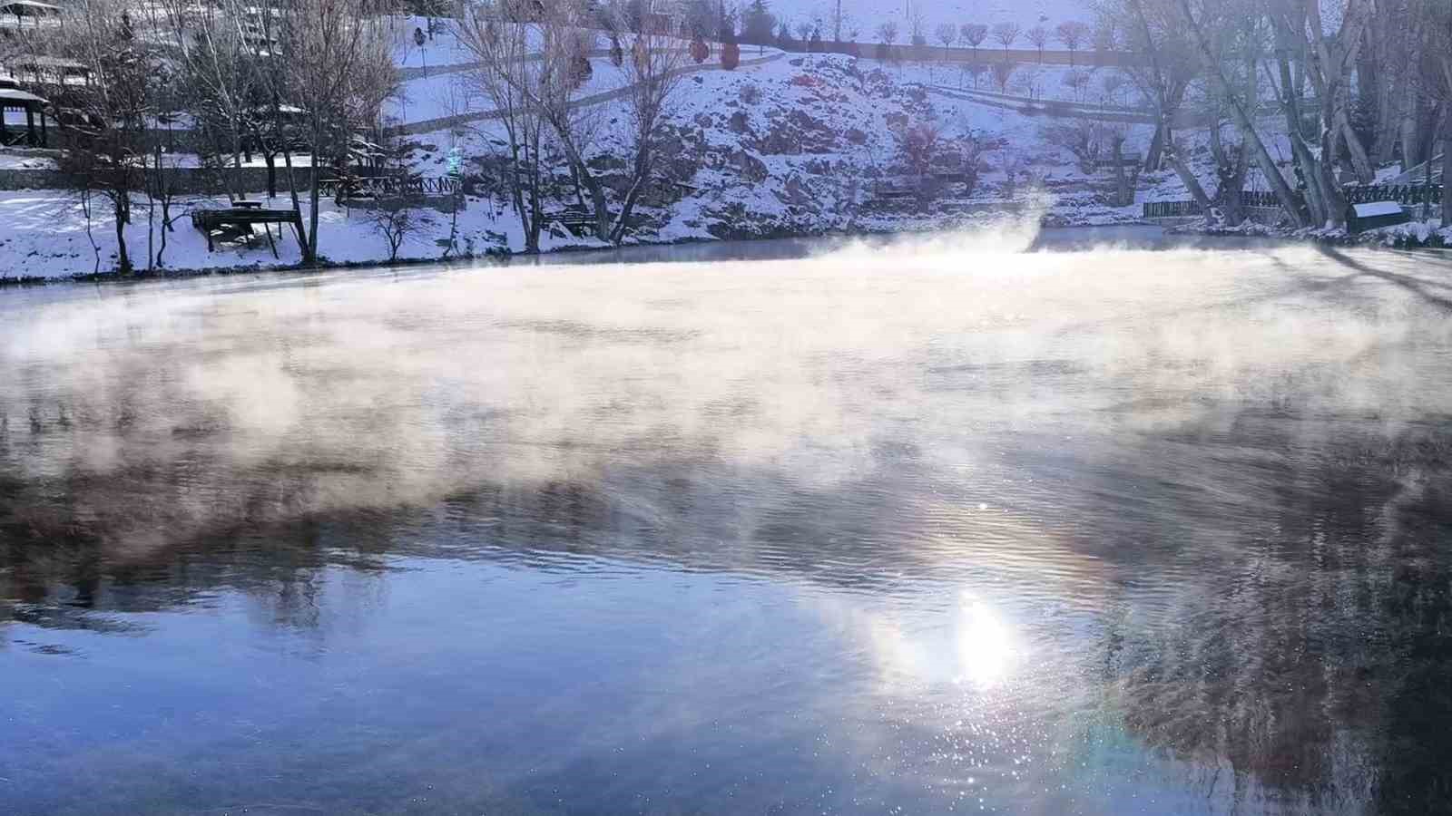 Her yer dondu bir orası donmadı
