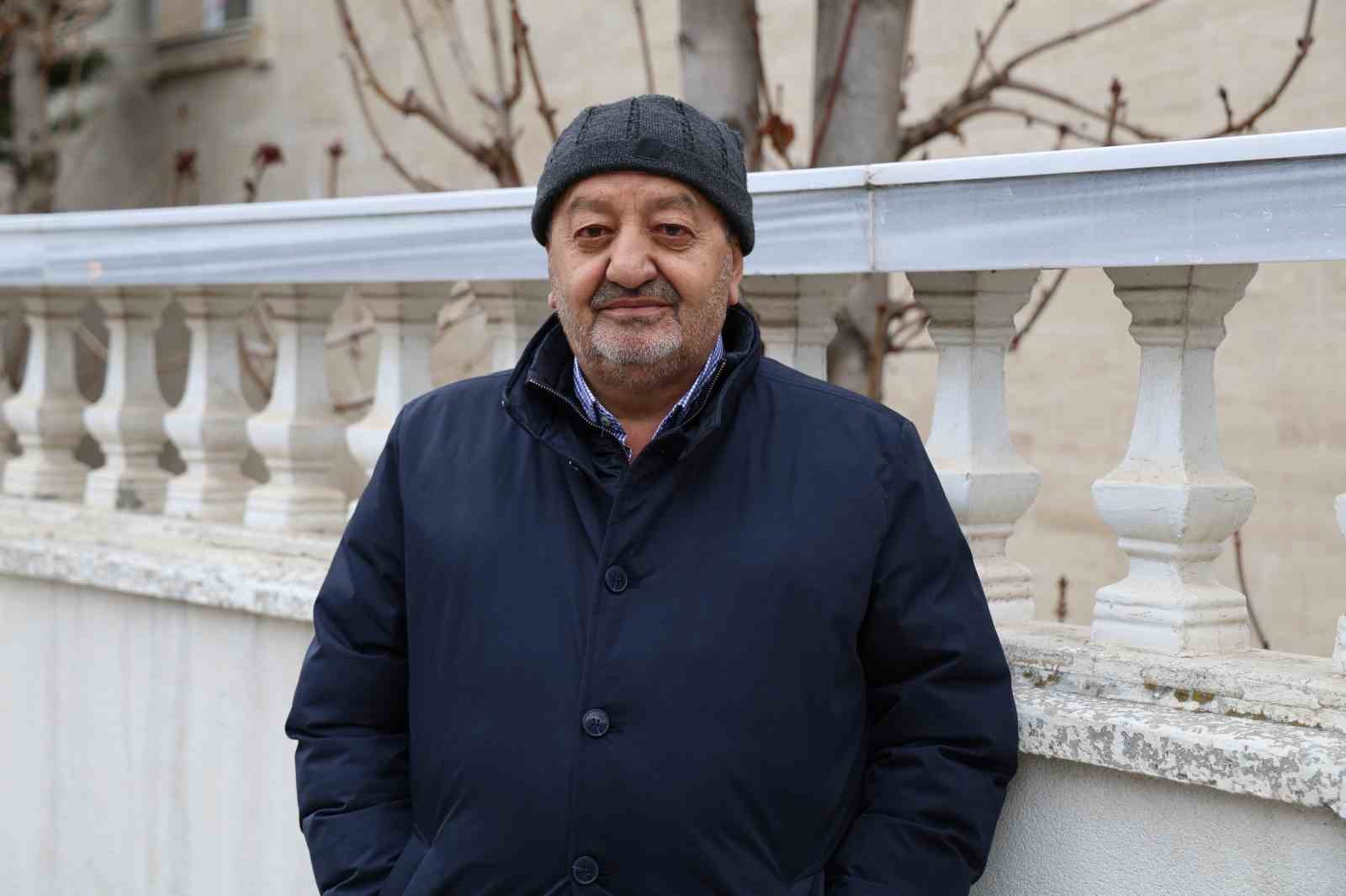 Hesabına gelen parayı iade etmişti, umre vaadiyle dolandırıldı
Hesabına gelen parayı iade etmişti, umre vaadiyle dolandırıldı