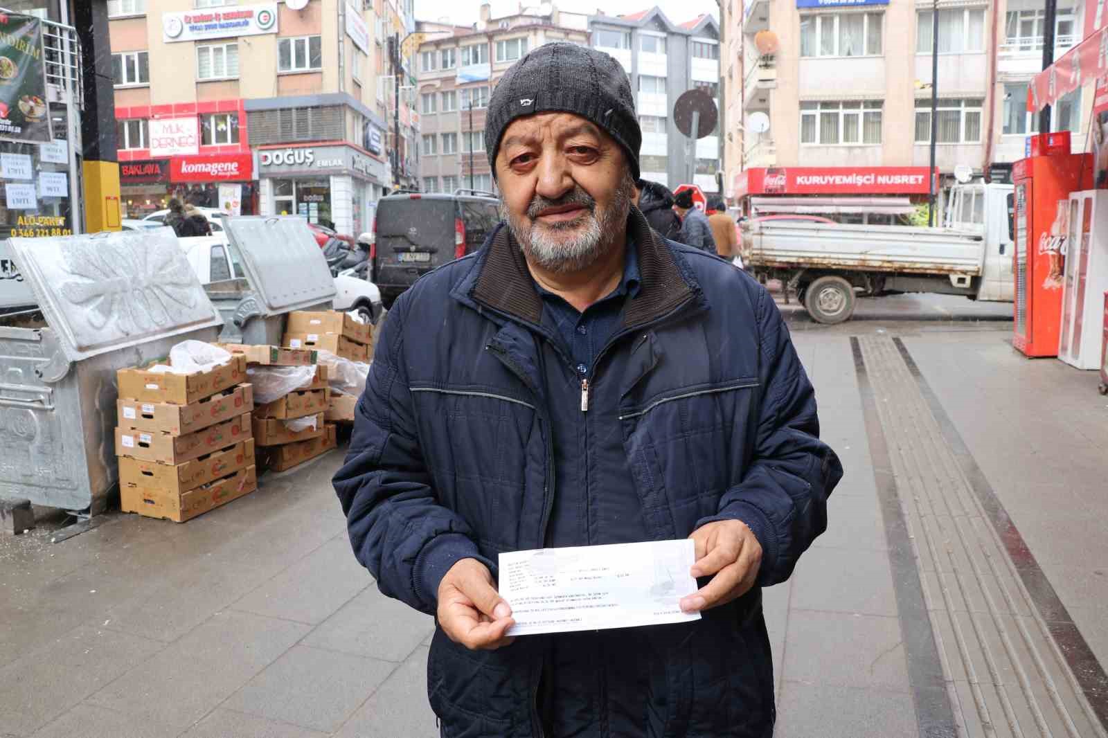 Hesabına gelen parayı iade etmişti, umre vaadiyle dolandırıldı
Hesabına gelen parayı iade etmişti, umre vaadiyle dolandırıldı