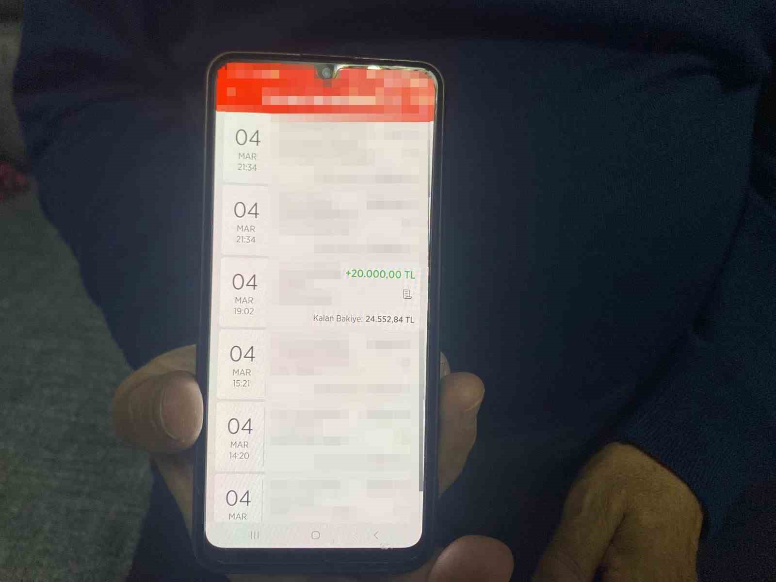 Hesabına gelen parayı iade etmişti, umre vaadiyle dolandırıldı
Hesabına gelen parayı iade etmişti, umre vaadiyle dolandırıldı