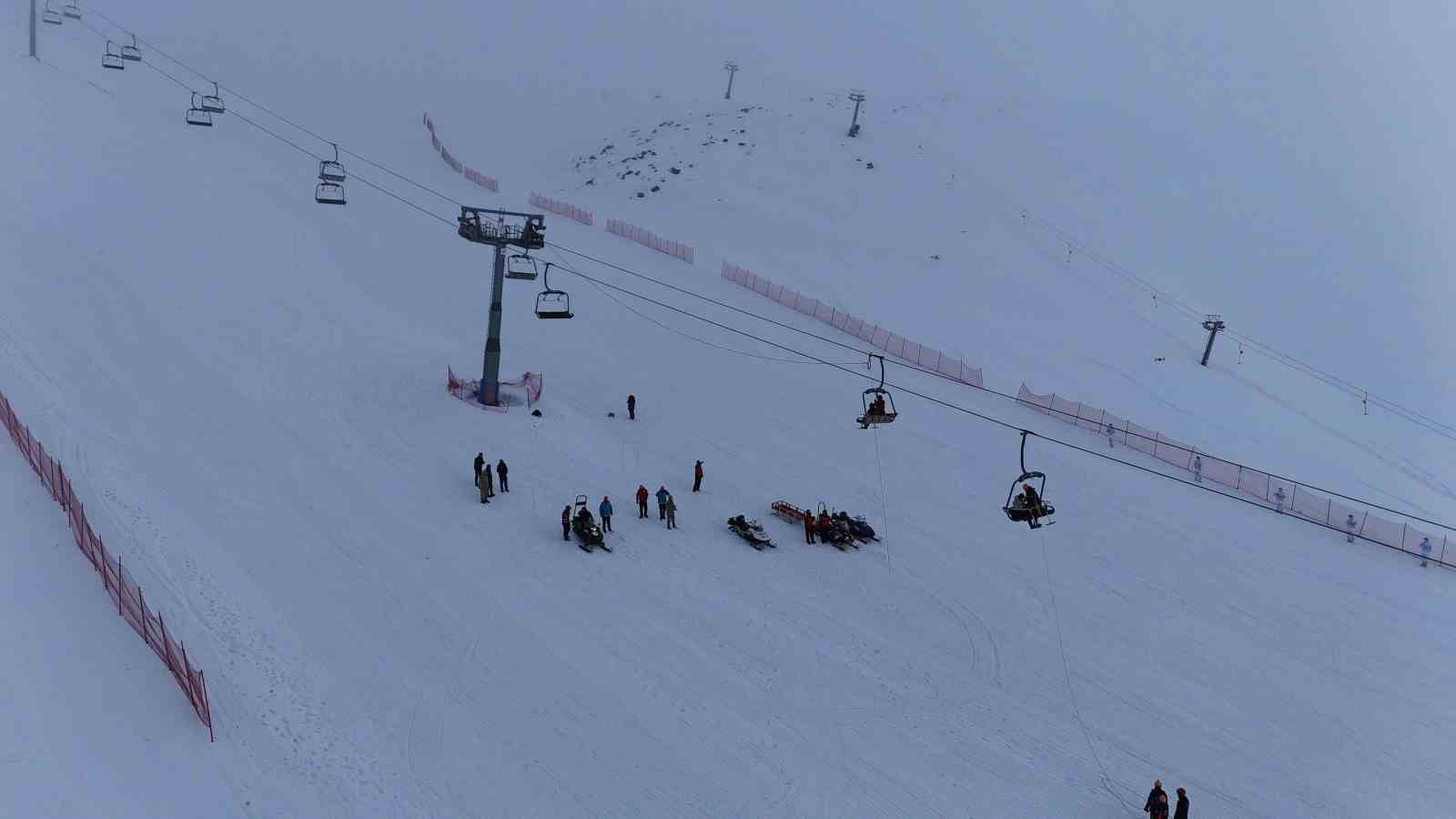 Hesarek Kayak Merkezi’nde gerçeğini aratmayan arama kurtarma tatbikatı
