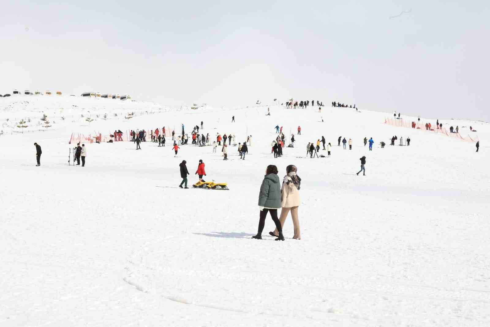 Hesarek Kayak Merkezi’nde ziyaretçi yoğunluğu
