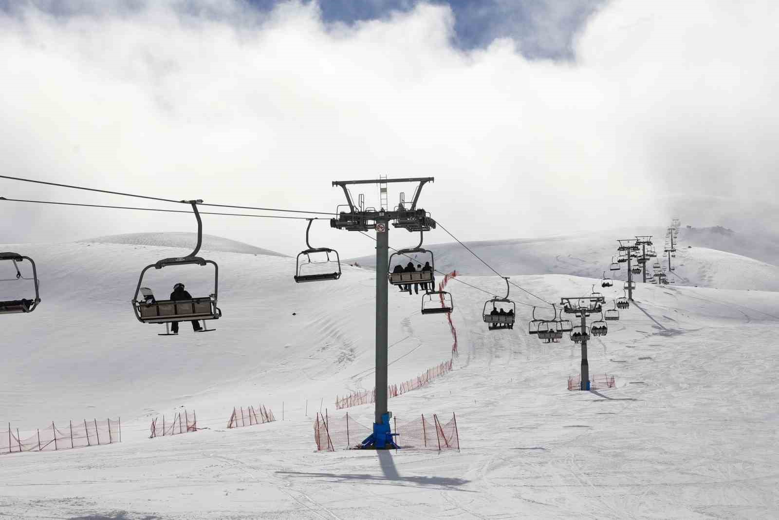 Hesarek Kayak Merkezi’nde ziyaretçi yoğunluğu
