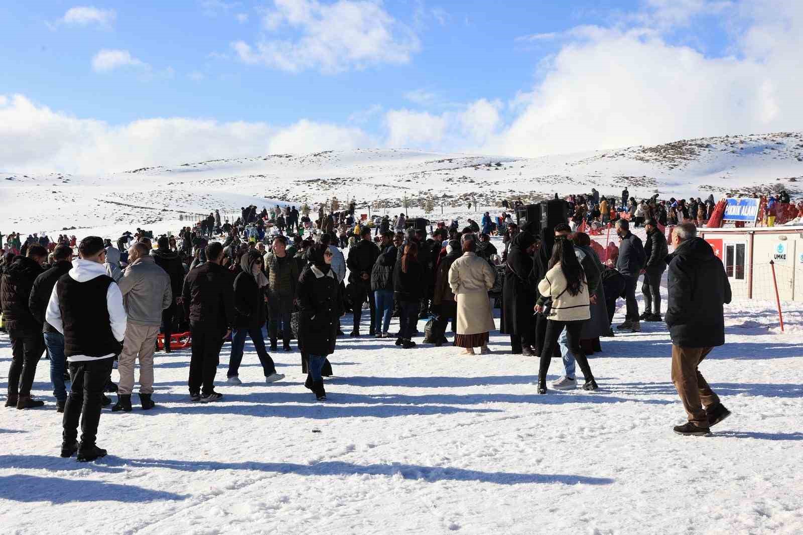 Hesarek Kayak Merkezi’nde ziyaretçi yoğunluğu
