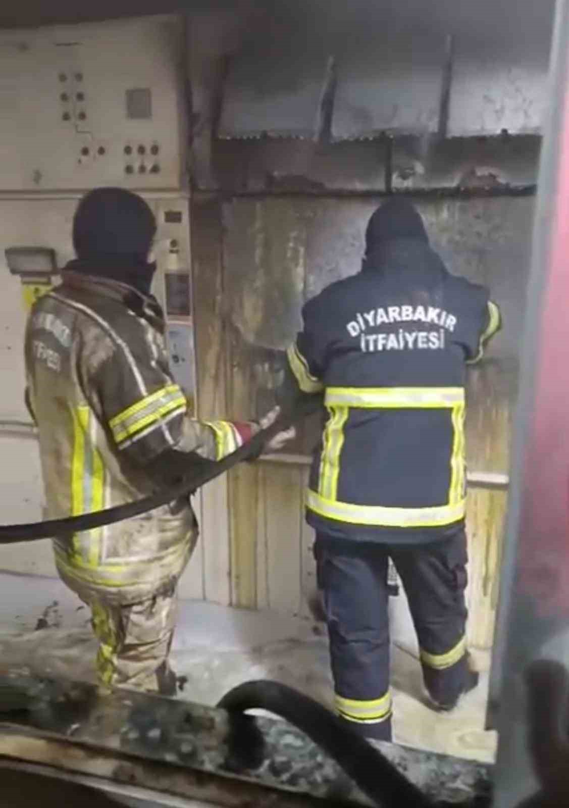 HES’teki yangın itfaiye ekiplerince söndürüldü
