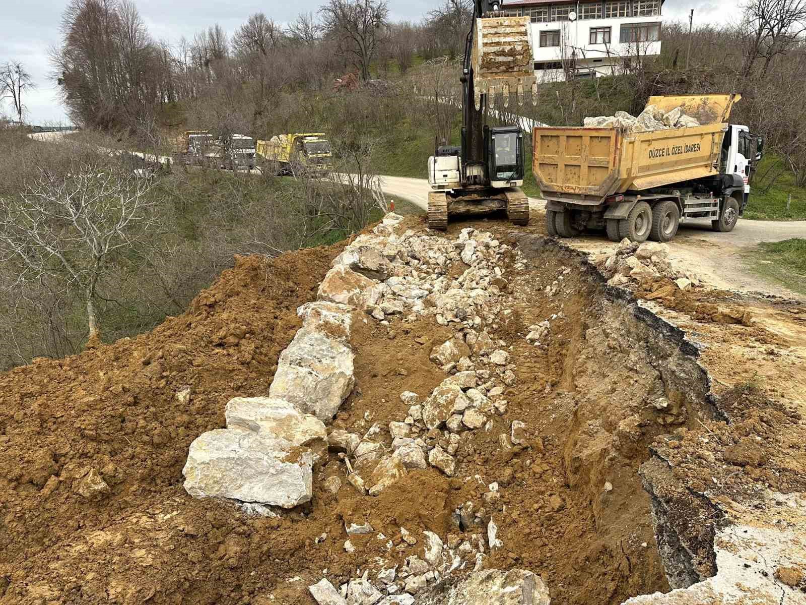 Heyelan bölgelerine anında müdahale
