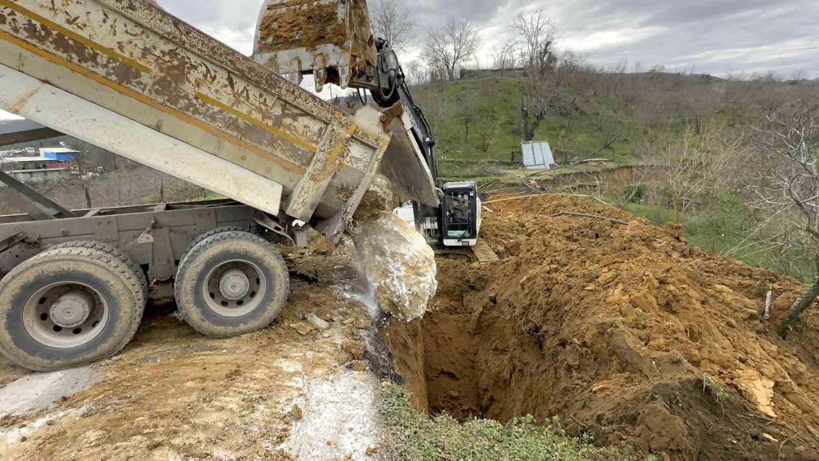 Heyelan bölgelerine anında müdahale
