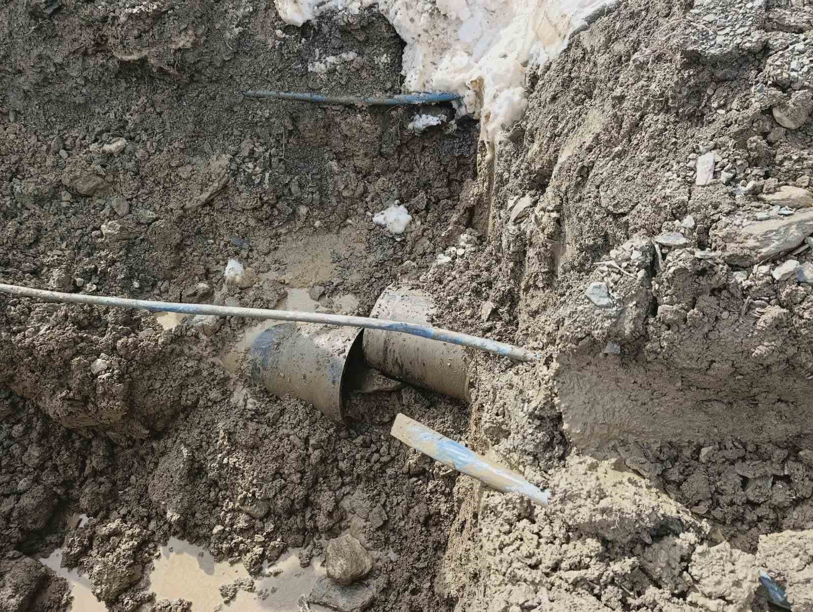 Heyelan içme suyu şebekesini vurdu
