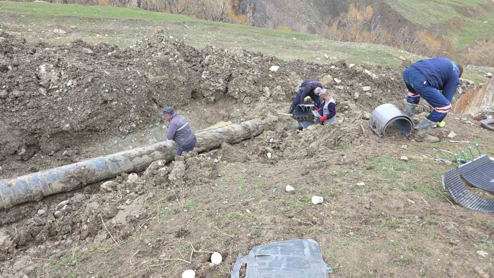 Heyelan içme suyu şebekesini vurdu
