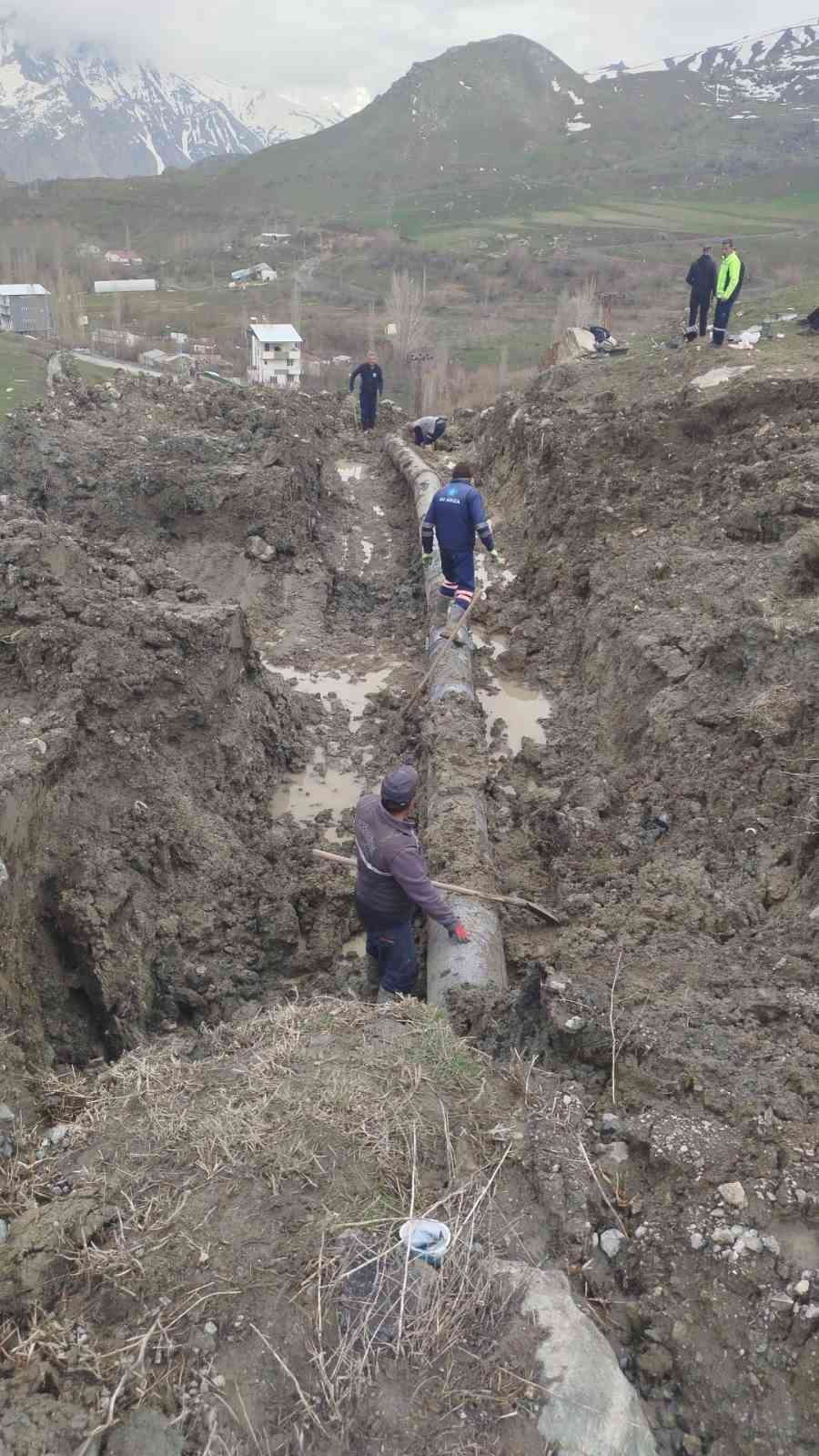 Heyelan içme suyu şebekesini vurdu
