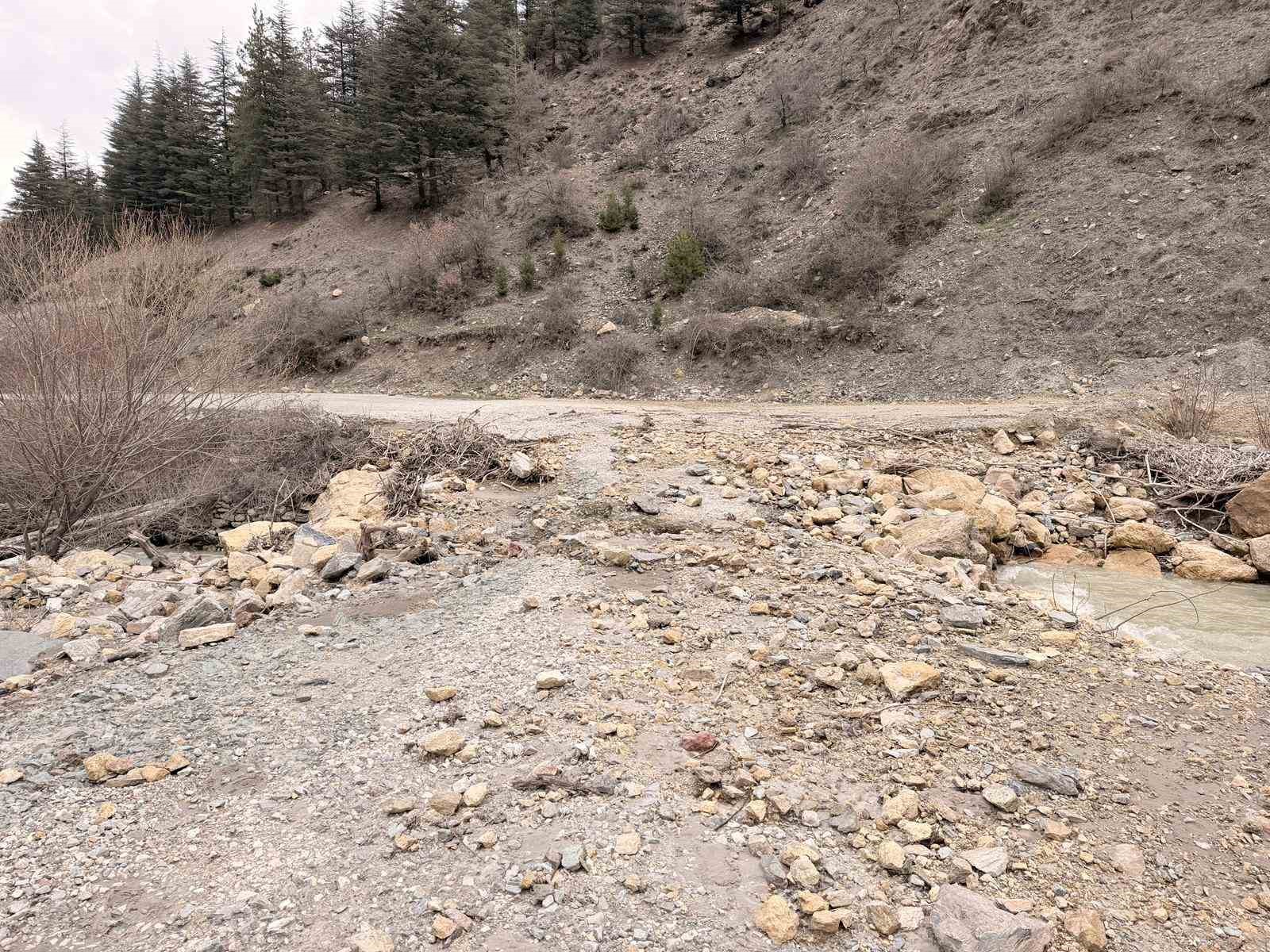 Heyelan sonrası ortaya çıkan görüntü görenleri ürküttü
