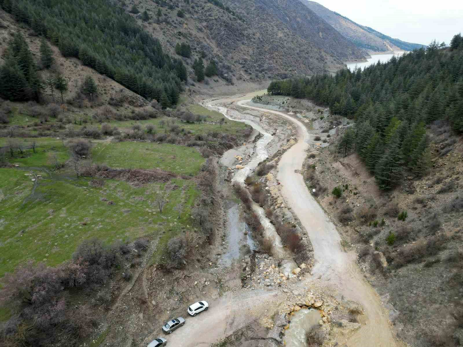 Heyelan sonrası ortaya çıkan görüntü görenleri ürküttü
