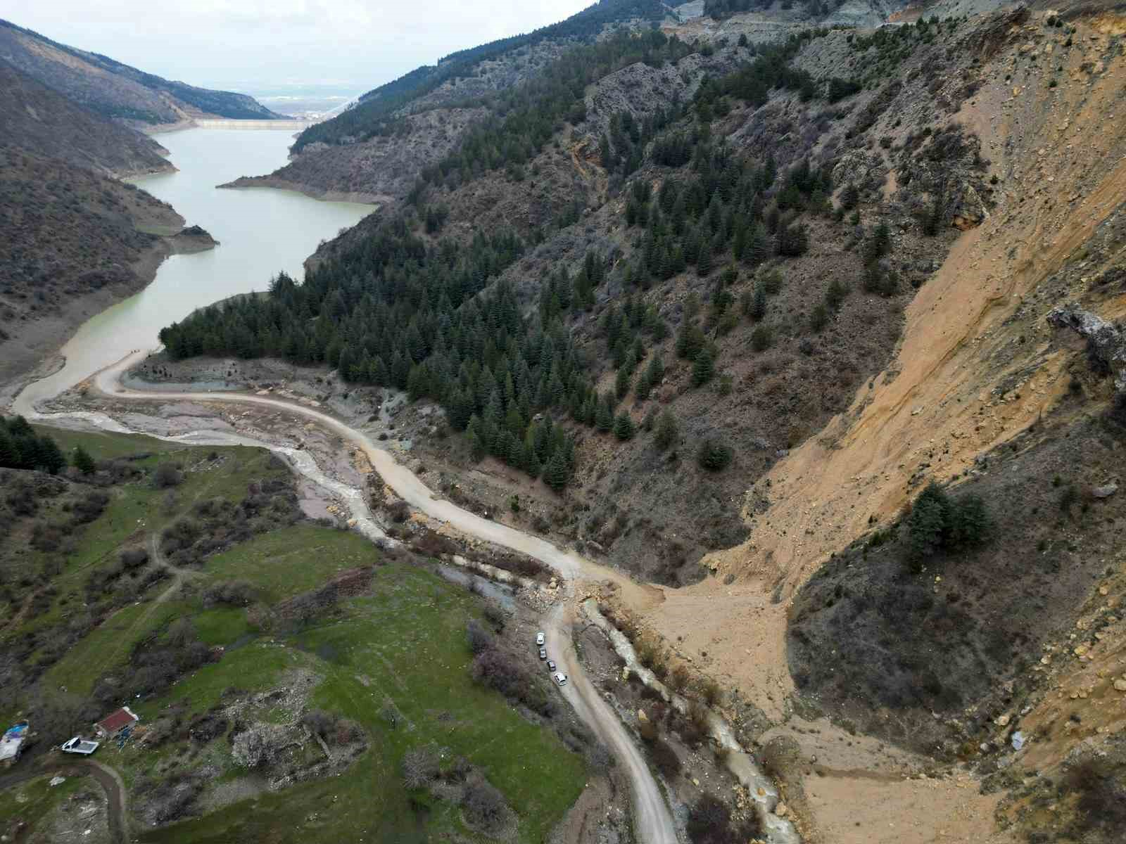 Heyelan sonrası ortaya çıkan görüntü görenleri ürküttü

