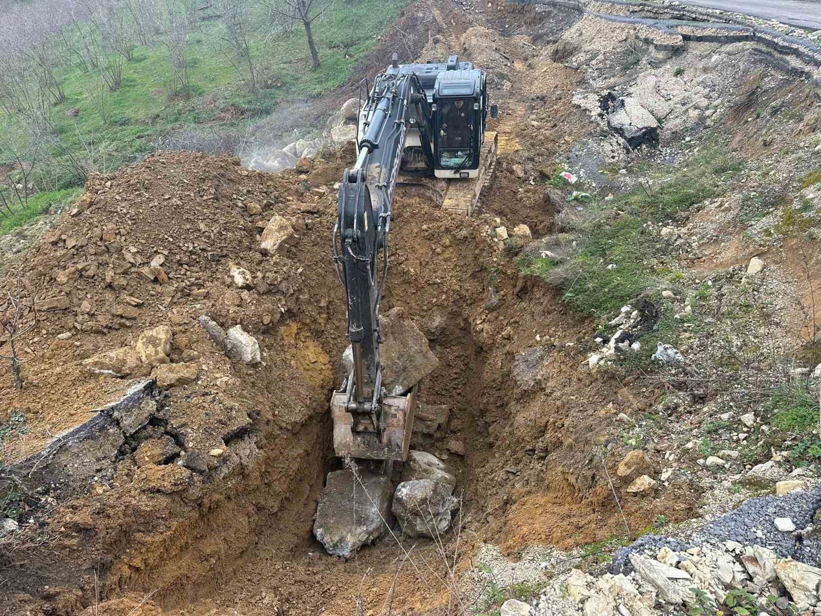 Heyelanlı bölgede çalışma yapıldı

