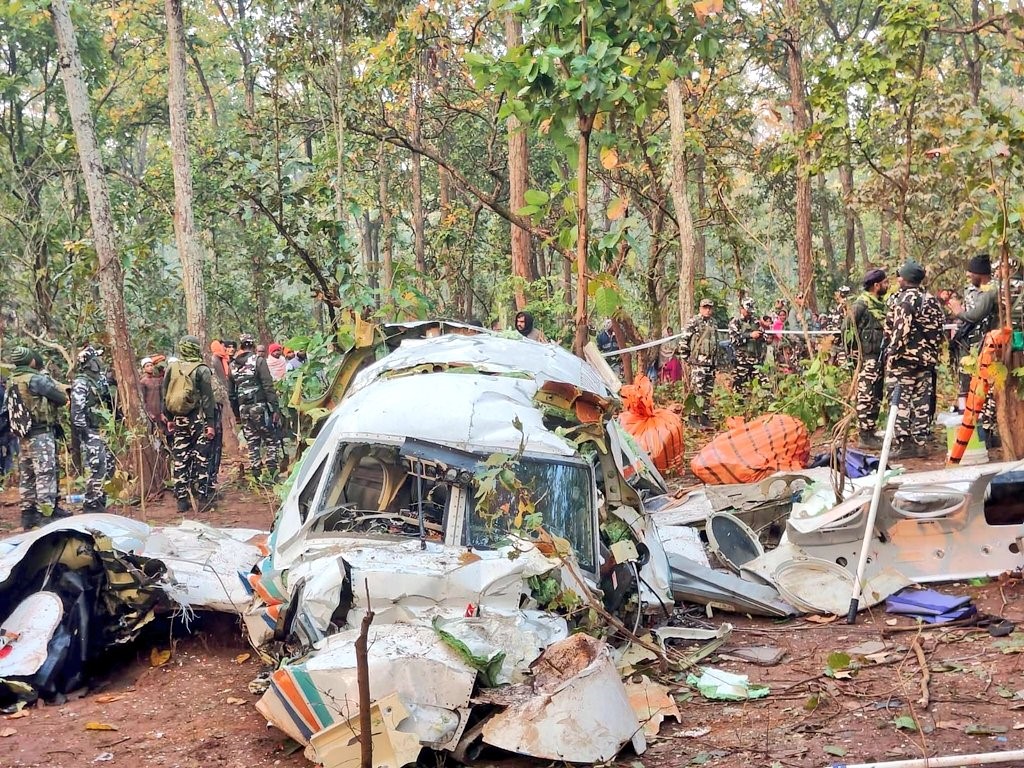 Hindistan’da düşen uçaktaki 7 kişi ölü bulundu
