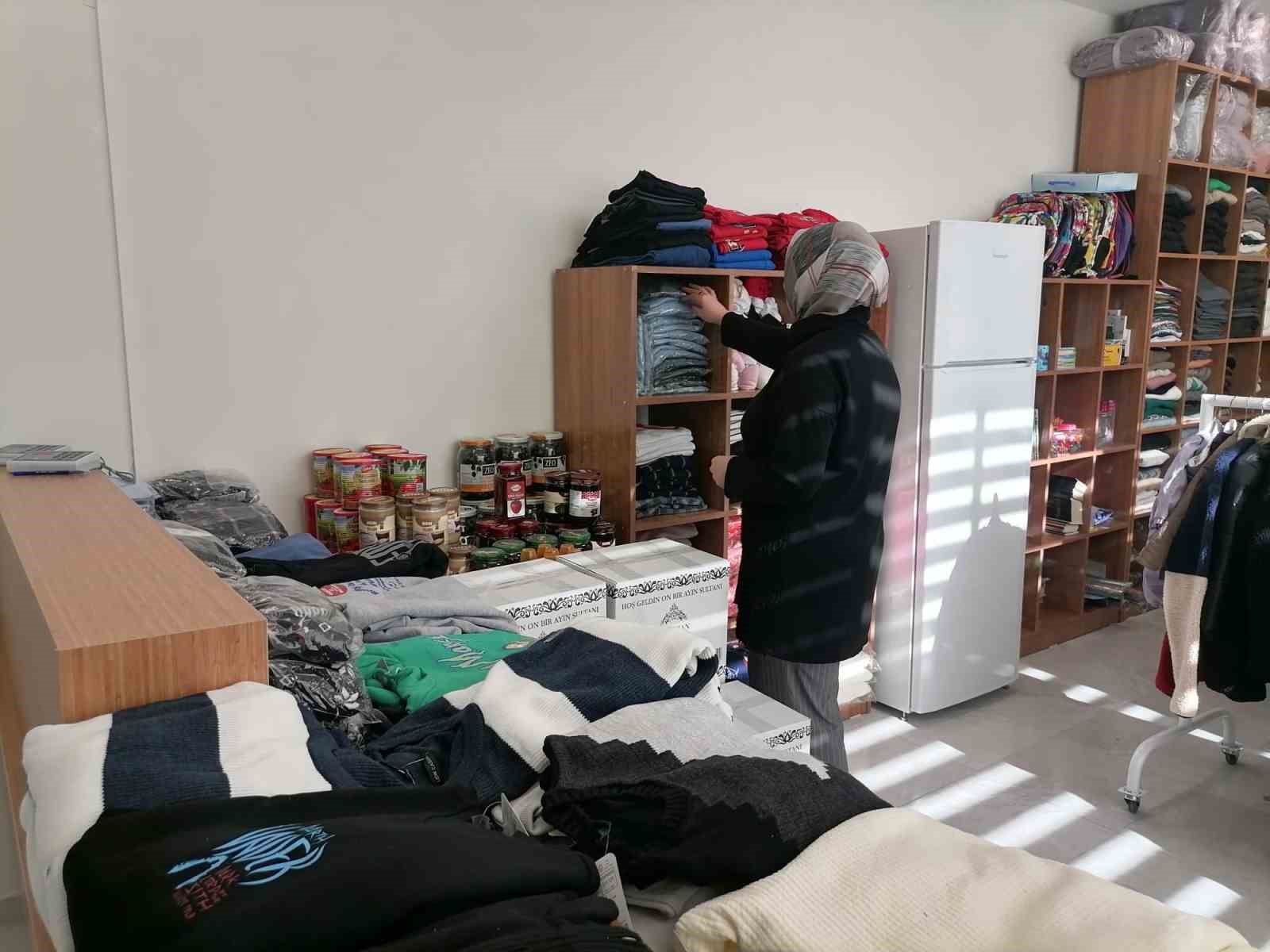 Hınıs adliyesinde sosyal market açıldı
