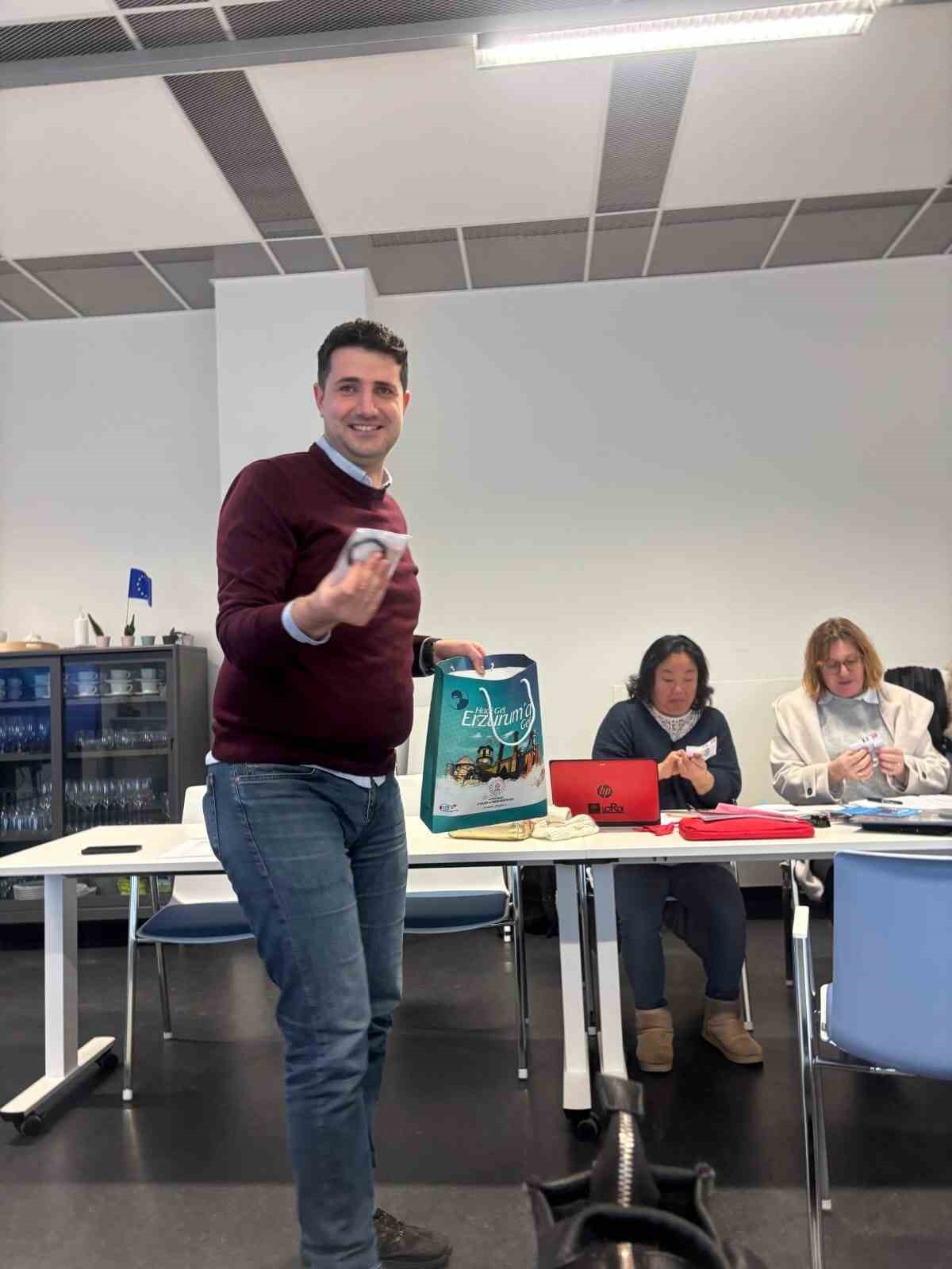 Hınıs’tan Avrupa’ya uzanan eğitim hamlesi: Öğretmenler Lüksemburg’da iklim değişikliği eğitimi alıyor
