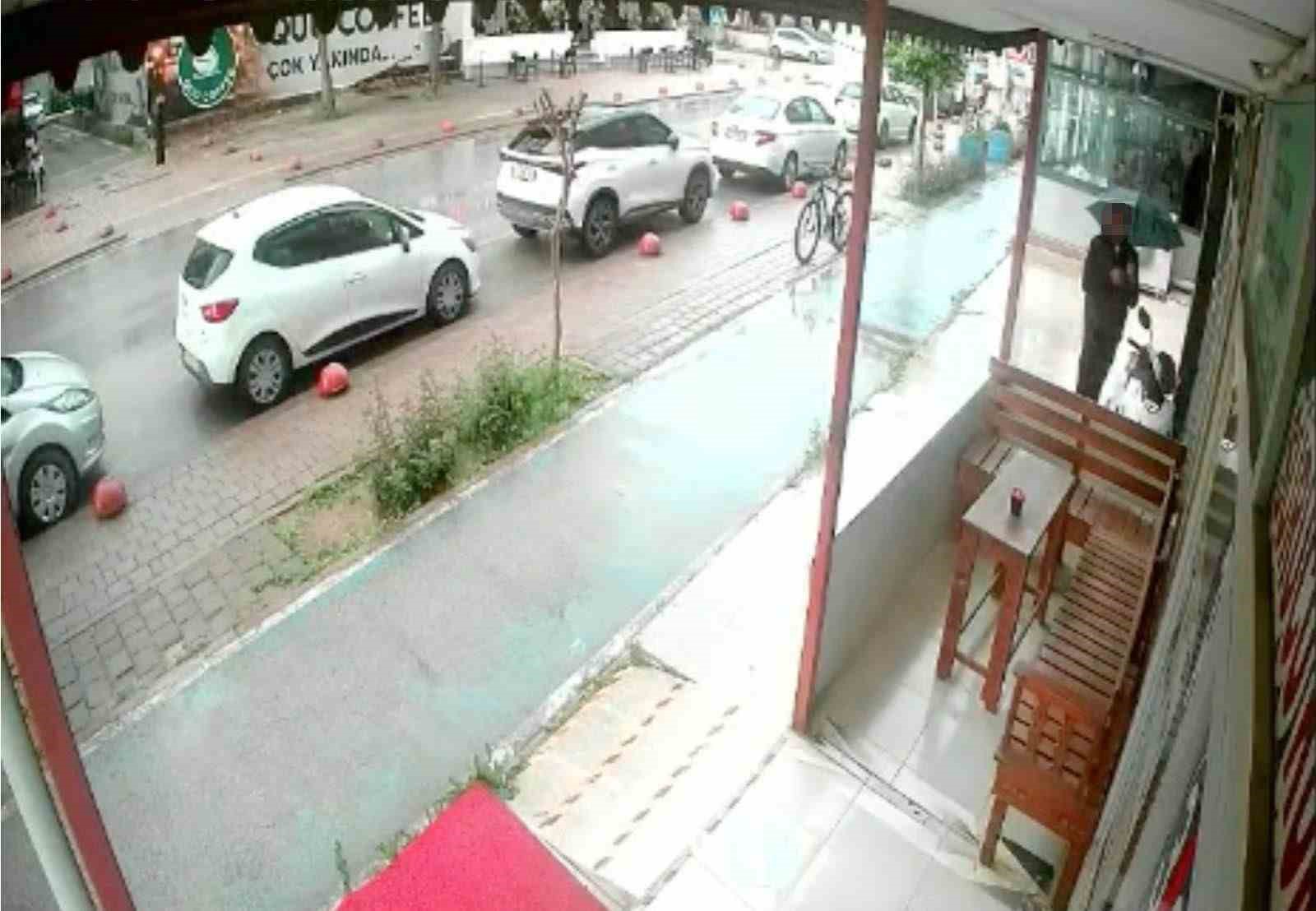 Hırsızdan pes dedirten takas: Çaldığı bisikleti bırakıp motosiklet çaldı
Hırsızdan pes dedirten takas: Çaldığı bisikleti bırakıp motosiklet çaldı