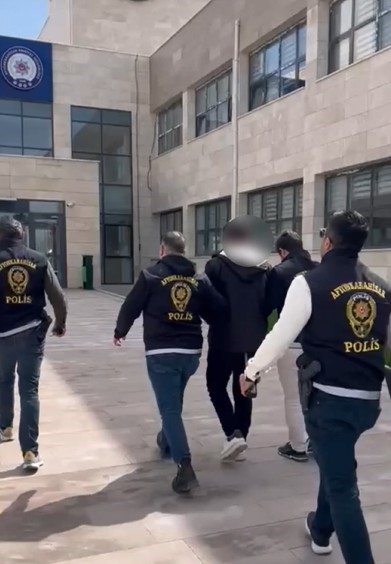 Hırsızlık suçundan 25 yıl hapis cezasıyla aranan şahıs yakalandı
