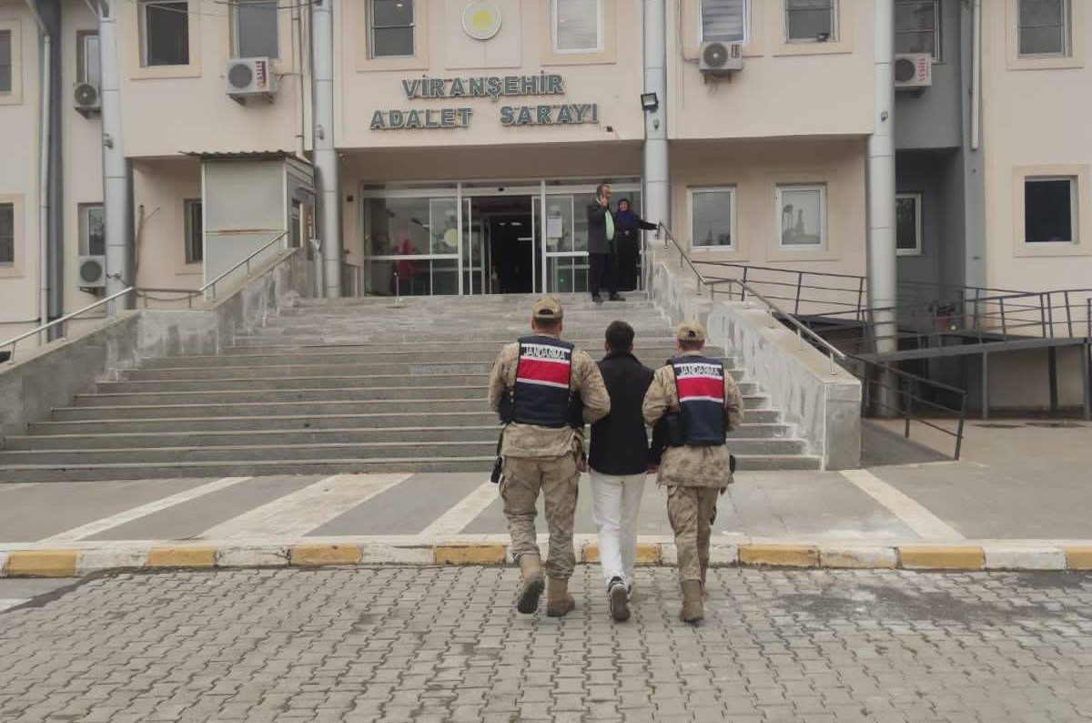 Hırsızlık suçundan aranan şahıs yakalandı
