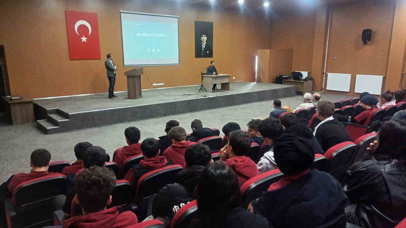 Hisarcık 15 Temmuz Şehitleri Anadolu Lisesi’nde "İklim Değişikliği" Konferansı
