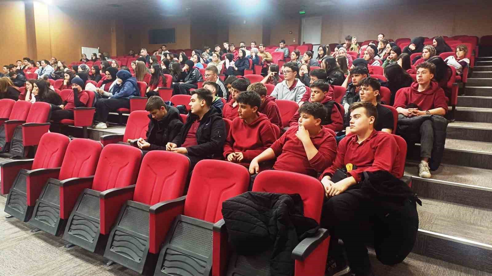 Hisarcık 15 Temmuz Şehitleri Anadolu Lisesi’nde "İklim Değişikliği" Konferansı
