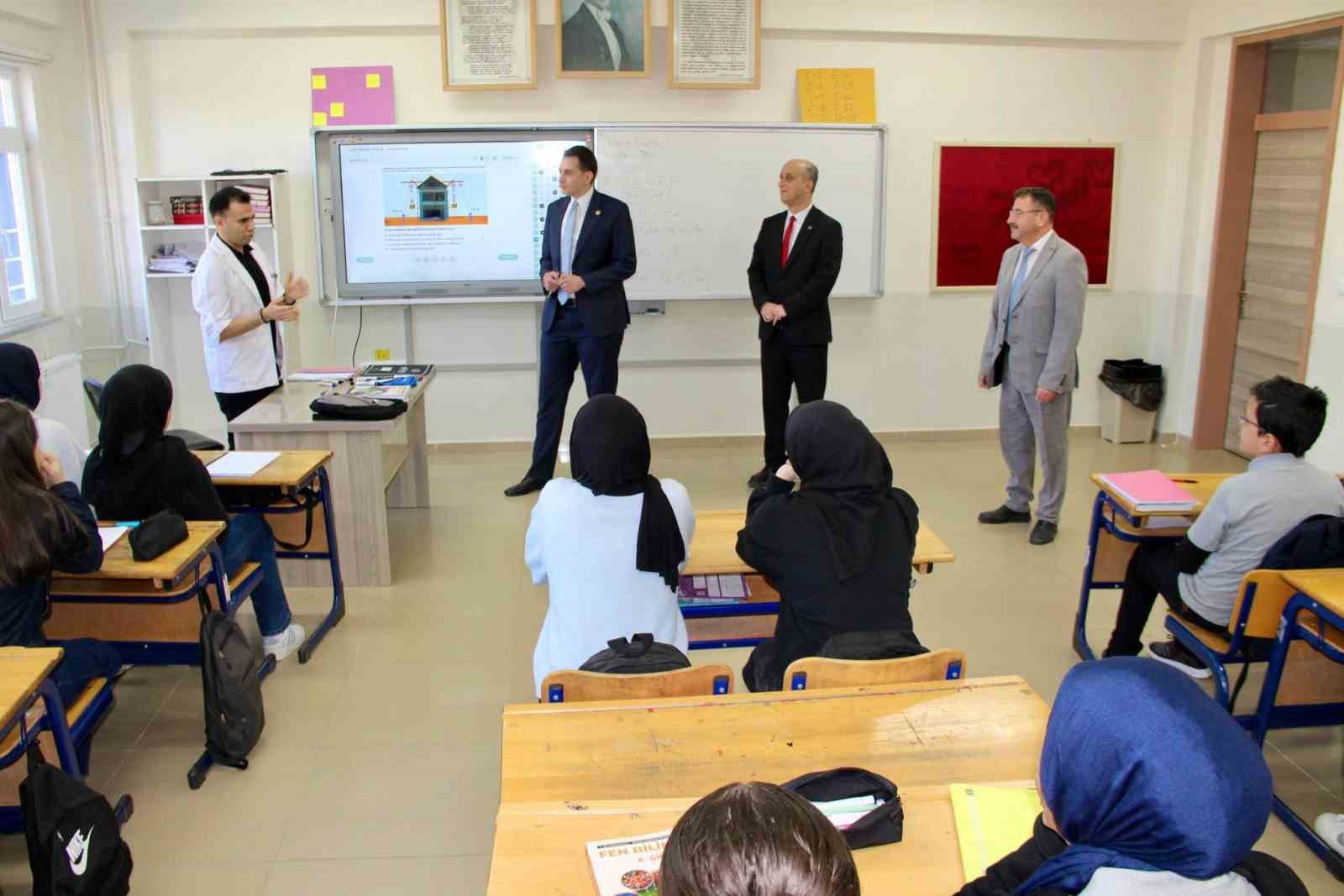 Hisarcık Kaymakamı Atam: "Eğitim her zaman öncelikli gündem maddelerimiz arasında"
