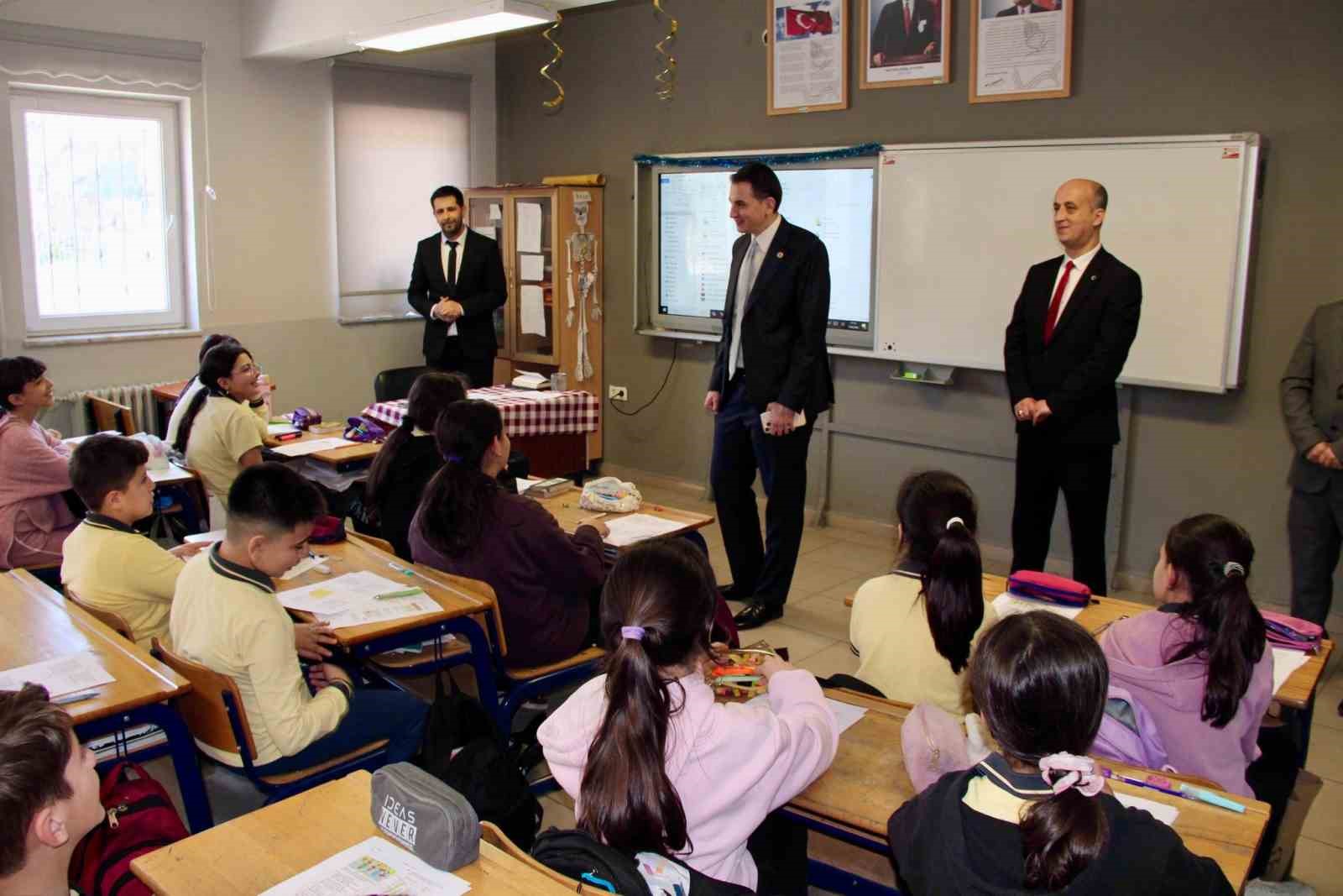 Hisarcık Kaymakamı Atam: "Eğitim her zaman öncelikli gündem maddelerimiz arasında"
