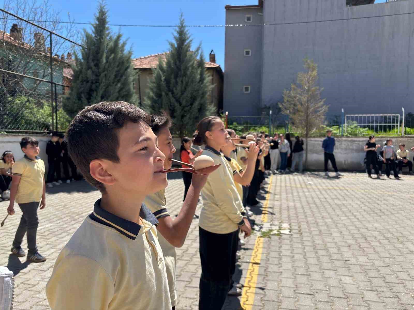 Hisarcık Şehitler Ortaokulu’nda çocuk oyunları şenliği
