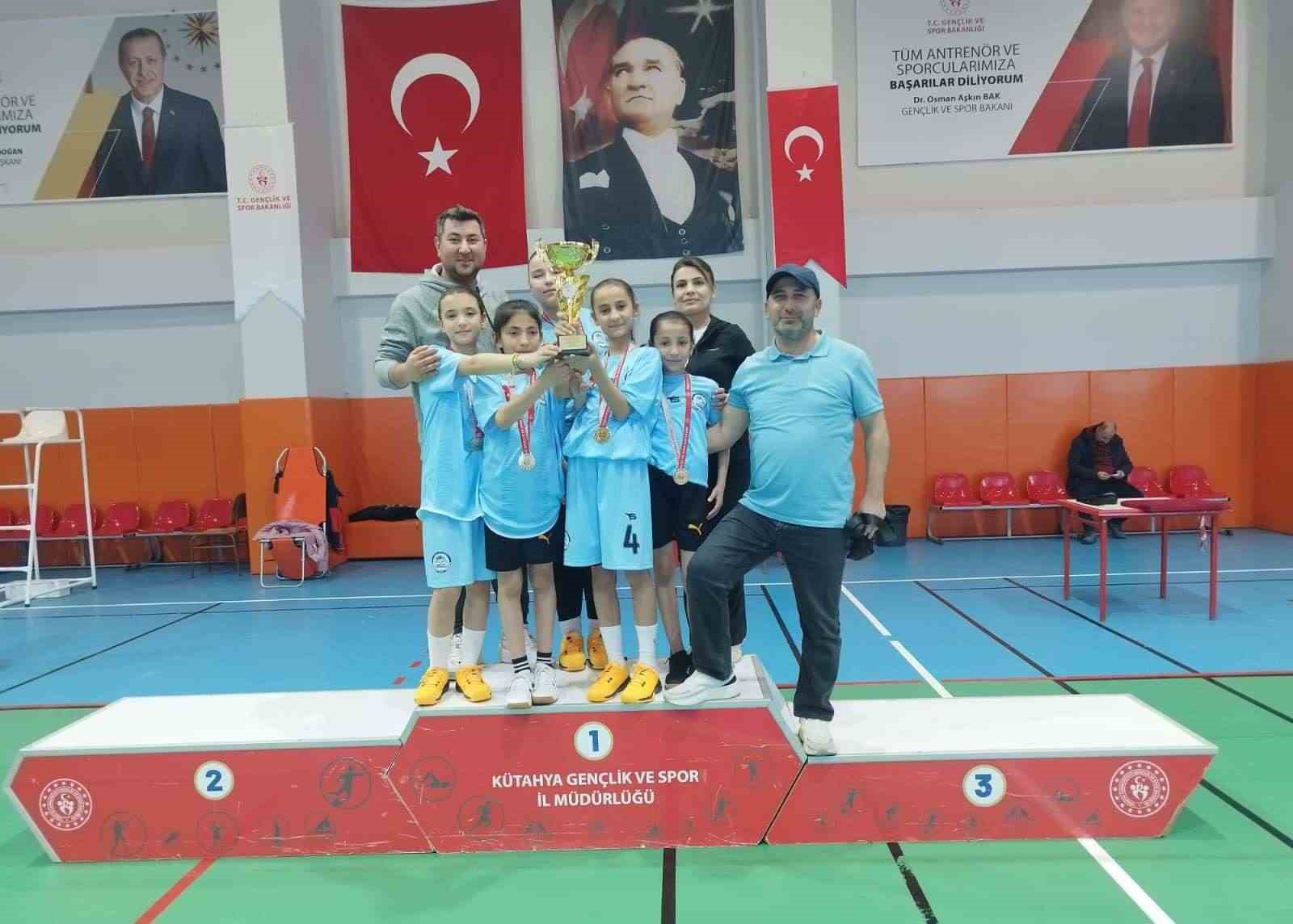 Hisarcık Şehitler Ortaokulu’nun badminton başarısı
