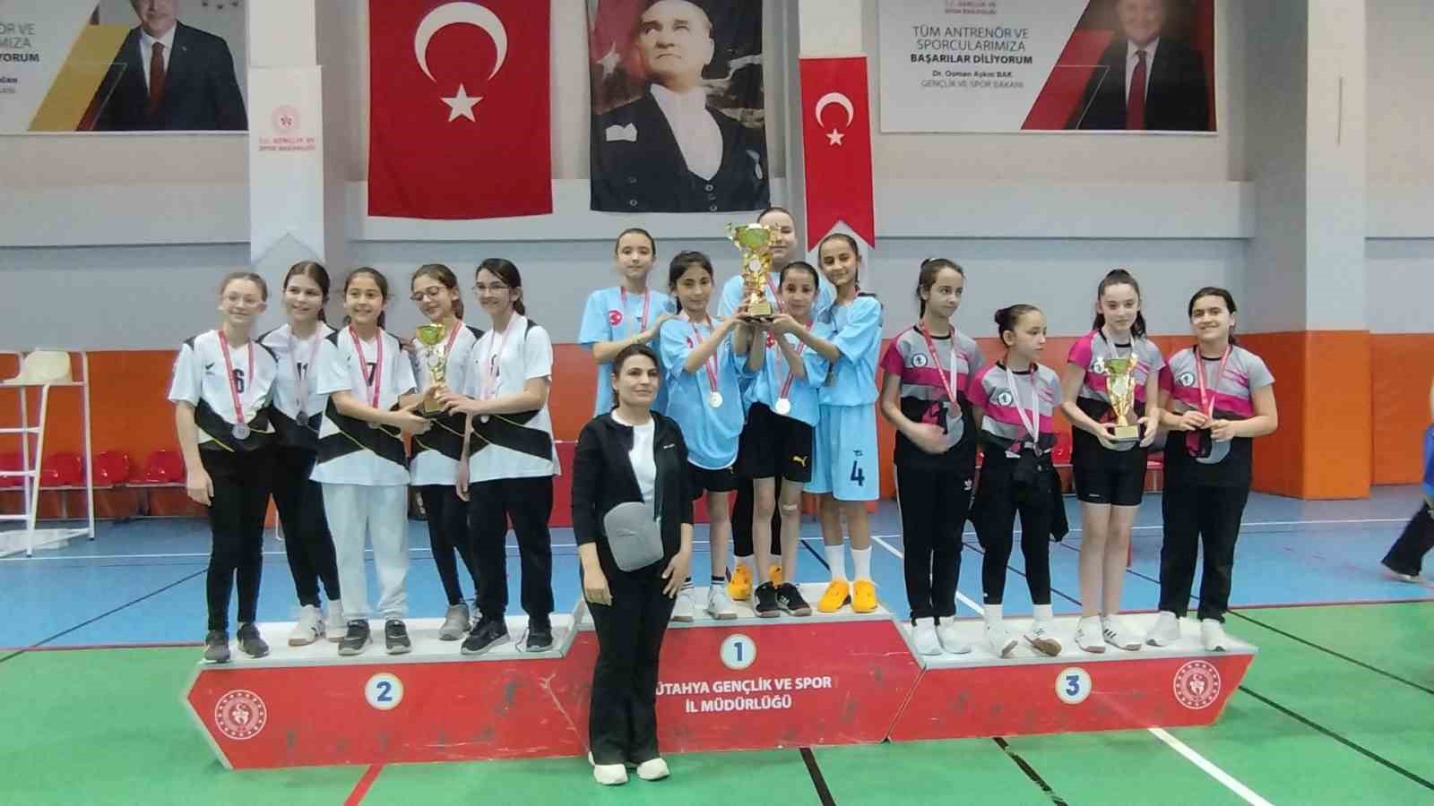 Hisarcık Şehitler Ortaokulu’nun badminton başarısı
