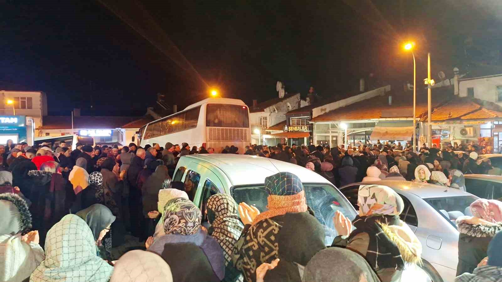 Hisarcık ve Emet’ten yeni yılın ilk umre kafilesi dualarla uğurlandı
