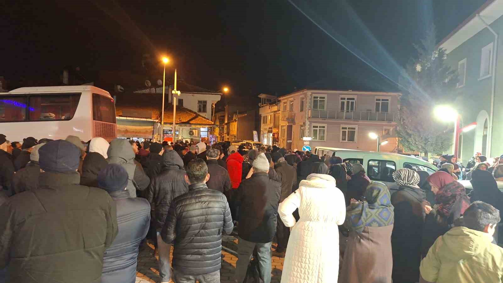 Hisarcık ve Emet’ten yeni yılın ilk umre kafilesi dualarla uğurlandı
