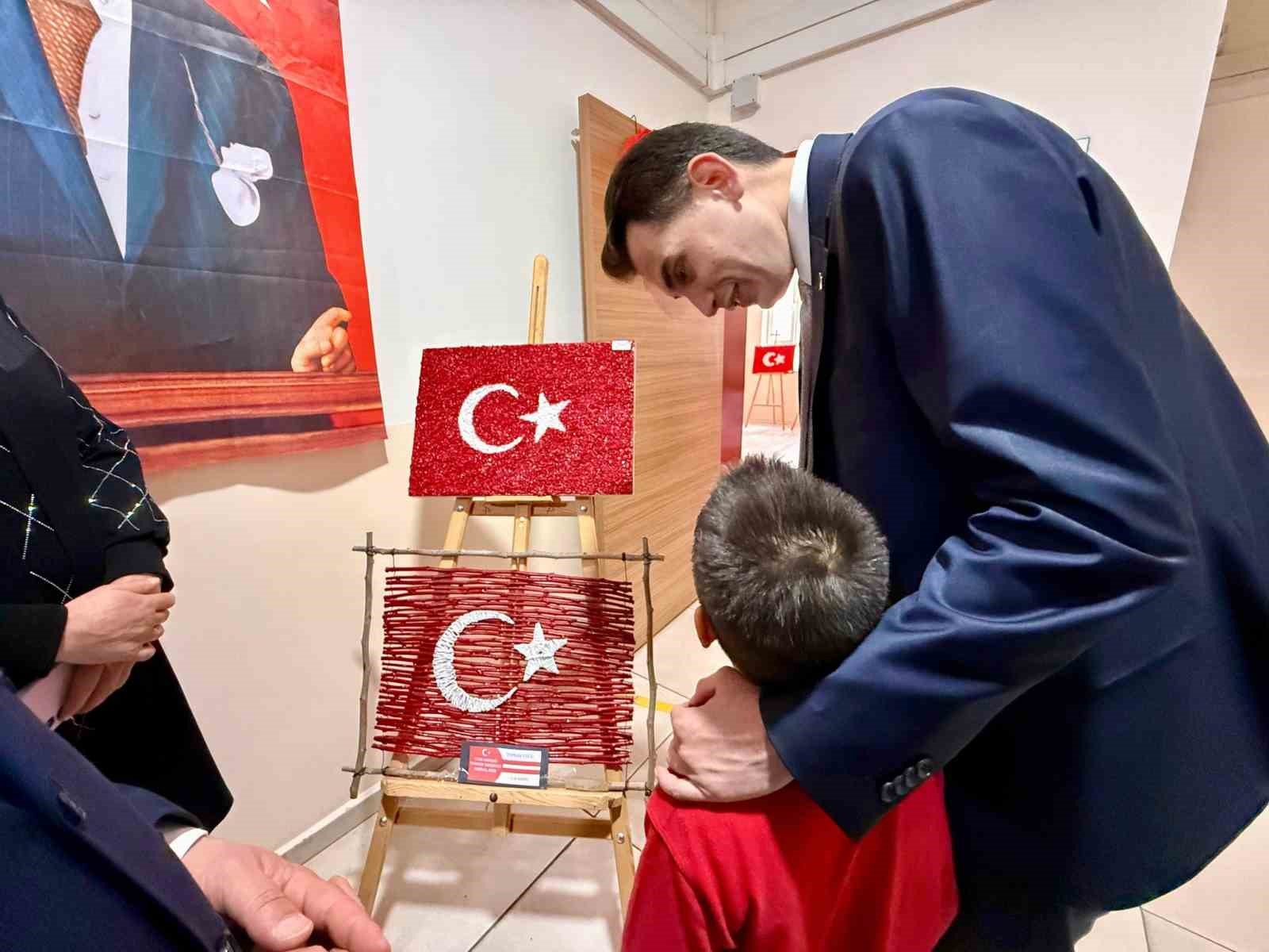 Hisarcık’ta bayrak tasarım sergisi açıldı
