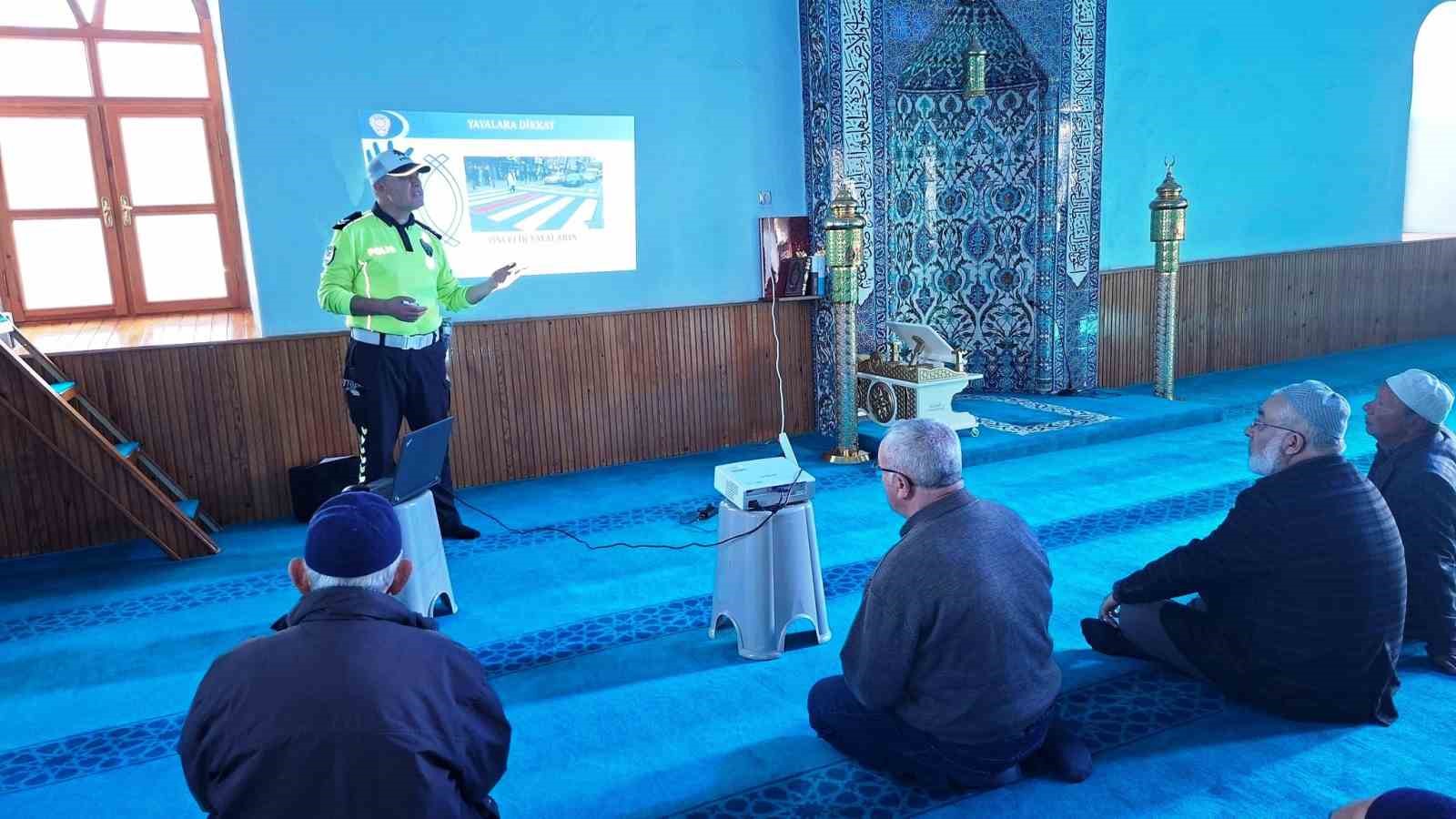 Hisarcık’ta cami cemaatine trafik eğitimi
