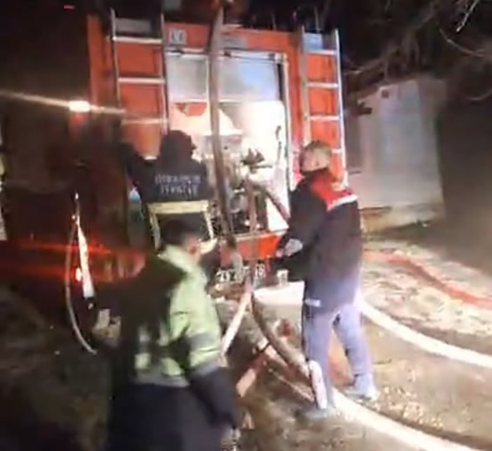 Hisarcık’ta çıkan yangında ev ve samanlık tamamen yandı
