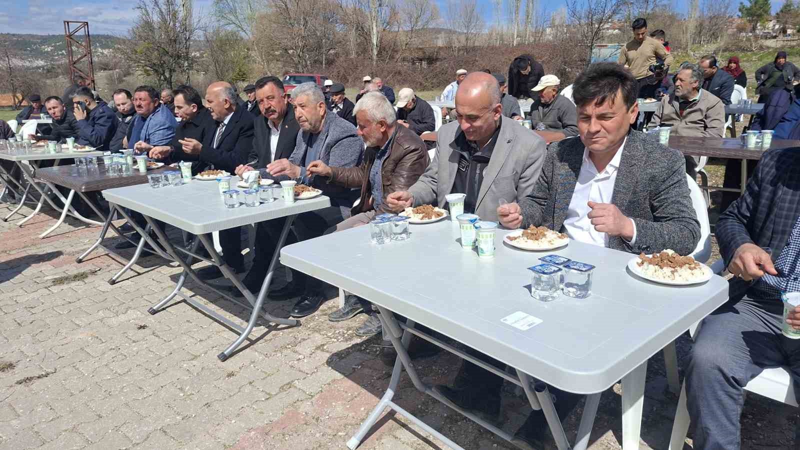 Hisarcık’ta depremde hayatını kaybedenler için mevlit ve hayır yemeği
